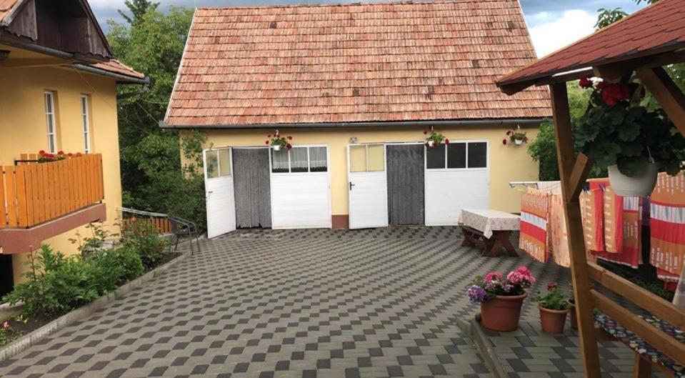 Balázs Vendégház Lupeni  Exterior foto